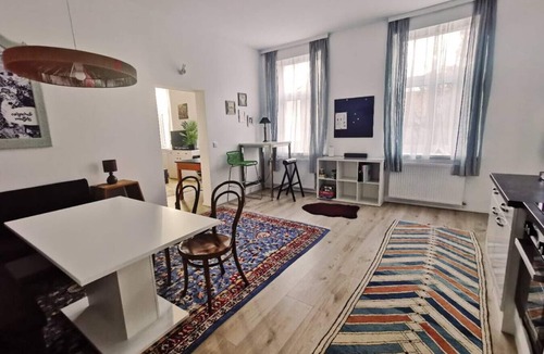 Mariahilf Apartment | Blue Palm - 60m2 - cozy, central with a green view
