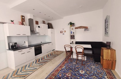 Mariahilf Apartment | Blue Palm - 60m2 - cozy, central with a green view