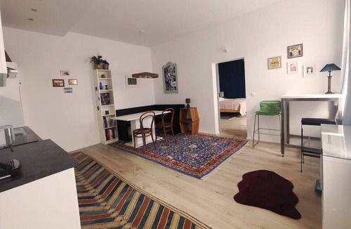 Mariahilf Apartment | Blue Palm - 60m2 - cozy, central with a green view