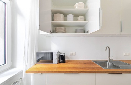 Josefstadt Apartment | Blueground | Josefstadt, washer/dryer, nr Votivkirche