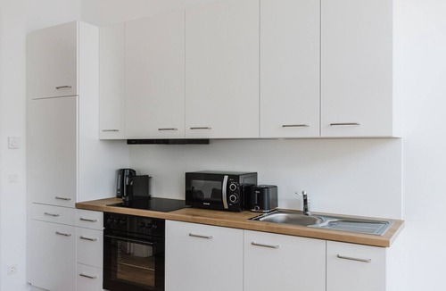 Erdberg Apartment | Blueground | Landstraße, w/d, fully furnished