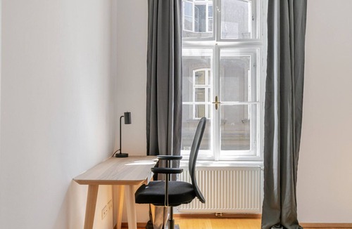 Schottenfeld Apartment | Blueground | Neubau, washer/dryer, nr Museumsquartier