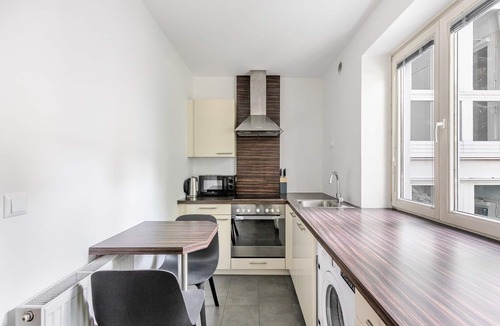 Gersthof Apartment | Blueground | Währing, balcony, nr Türkenschanzpark