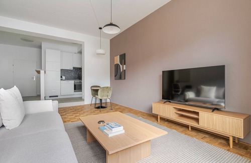 Wahring Apartment | Blueground | Währing, view, nr Türkenschanzpark