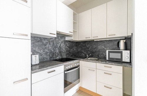 Wahring Apartment | Blueground | Währing, view, nr Türkenschanzpark