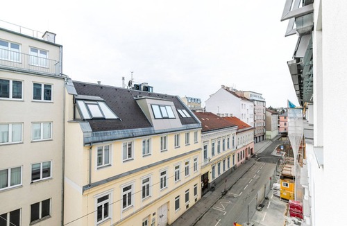 Wahring Apartment | Blueground | Währing, view, nr Türkenschanzpark