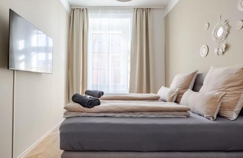 Graz City Centre Apartment | Boho Living Altstadt Suites - Free Parking by HERO HOMES Graz