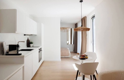 Brigittenau Apartment | Boho Suite Augarten, 10min to City Center, Terrace