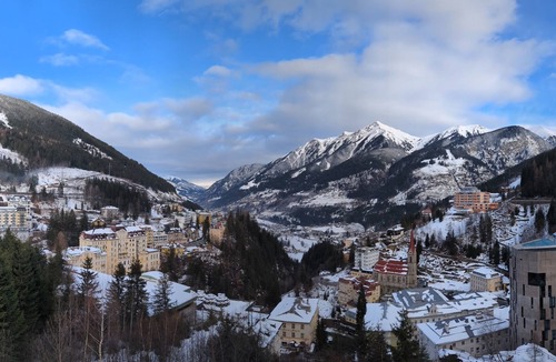Bad Gastein Condo | Breathtaking Alpine views, near ski lifts and thermal baths, 135m2