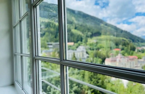 Bad Gastein Condo | Breathtaking Alpine views, near ski lifts and thermal baths, 135m2