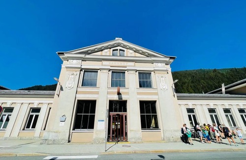 Bad Gastein Condo | Breathtaking Alpine views, near ski lifts and thermal baths, 135m2