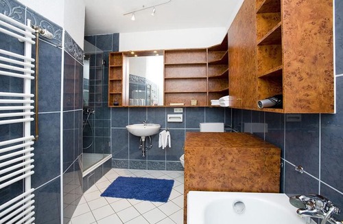Bregenz Apartment | Bright Holiday Apartment “Ferienwohnung Bregenz 6 Top 3” in Central Location Close to Lake Constance with Wi-Fi, Balcony, Terrace & Garden