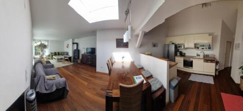 Penzing Apartment | Bright top-floor apartment with terrace - 2 bedrooms - quiet area, 20 min to center