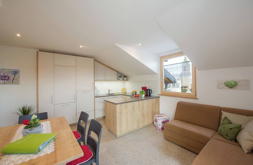 Caldaro Sulla Strada del Vino Apartment | Bright vacation apartment with terrace for a relaxing vacation with mountain views included