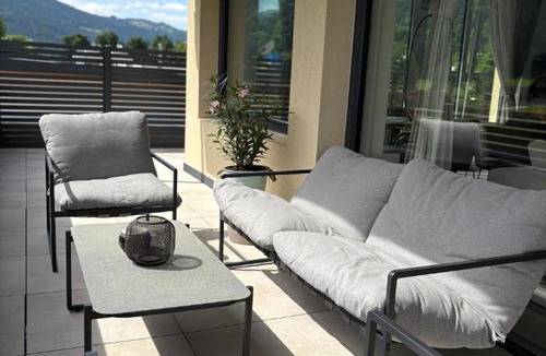 Treffen Apartment | Burg VIEW Apartment im Herzen von Treffen am Ossiachersee