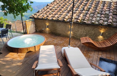Gombitelli Villa | Casa Melograno. 3 bedrooms, 2 bathrooms, Spa-pool, patio, sea & valley views