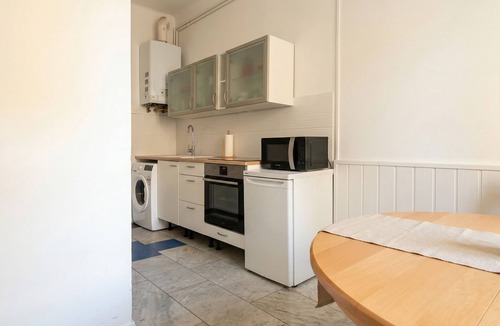 Simmering Apartment | Central & Simple 1BR Apartment with WIFI