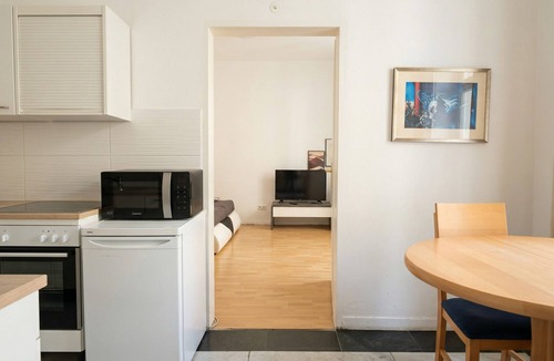 Simmering Apartment | Central & Simple 1BR Apartment with WIFI