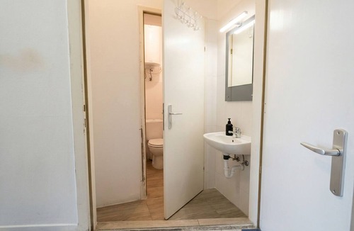 Simmering Apartment | Central & Simple 1BR Apartment with WIFI
