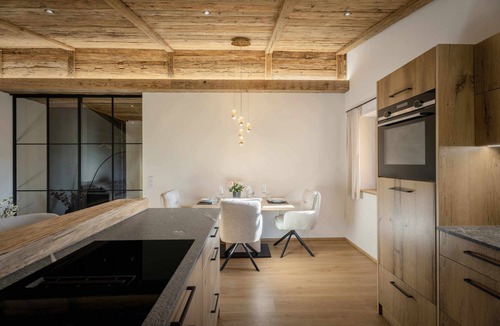 Strobl Apartment | Chalet Apartment with Sauna for 2 Guests | at Lake Wolfgang | schwalbenNEST