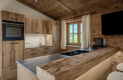 Strobl Apartment | Chalet Apartment with Sauna for 2 Guests | at Lake Wolfgang | schwalbenNEST