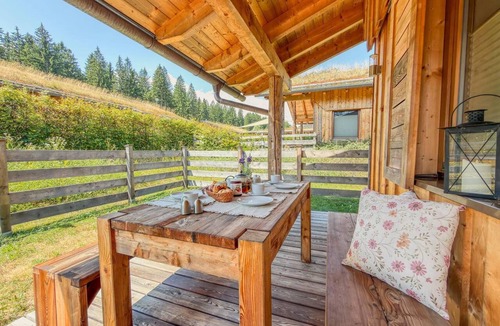 Watschig Ski Chalet | Chalet with sauna between forest and mountains