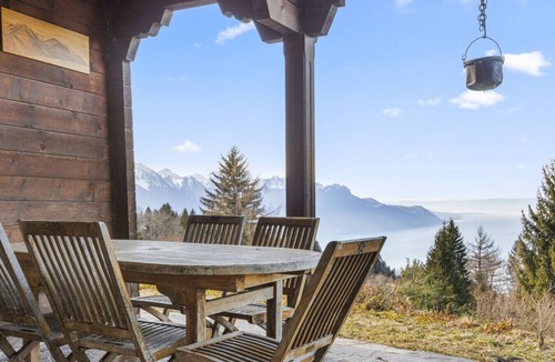 Caux House | Chalet familial avec vue sur les Alpes et le lac, sur les hauts de Montreux à Caux