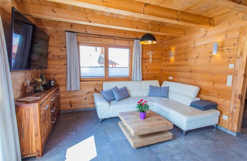 Aich House | “Chalet Huber” by Alpenidyll Apartments – Alpine Charm Meets Modern Comfort