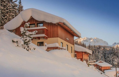Annaberg im Lammertal Ski Chalet | Chalet in Annaberg-Lungötz with a community pool