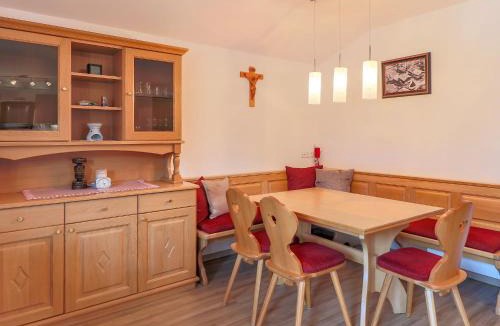 Muhlbach im Pinzgau Apartment | Chalet in Bramberg near Ski Slopes