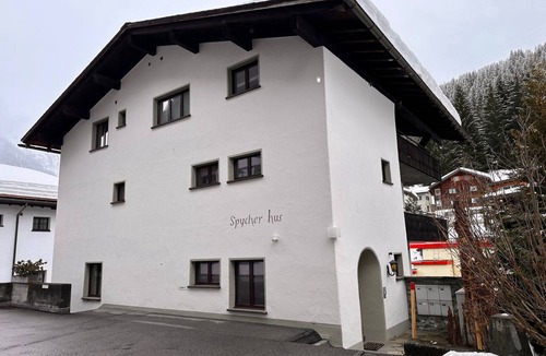 Klosters-Serneus Apartment | Charming 3½ room apartment centrally located in Klosters near Gotschnabahn