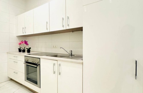 Liesing Apartment | Charming Getaway for Two | Steps from Atzgersdorf