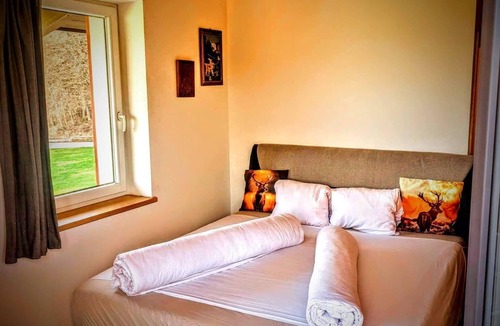 Ebbs House | Charming Guest Room in Ebbs Nature, Comfort, and Adventure