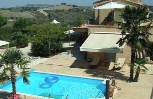 Cossignano House | Charming Italian house with pool and Mediterranean garden