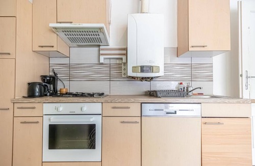 Favoriten Apartment | Charming Private Room in the Heart of the City