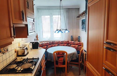 Margareten Apartment | Charming Vintage Vienna Getaway 67m² with A/C