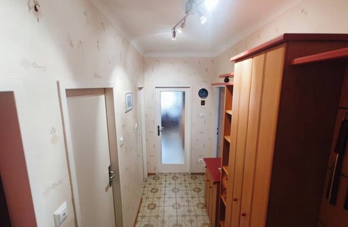 Margareten Apartment | Charming Vintage Vienna Getaway 67m² with A/C