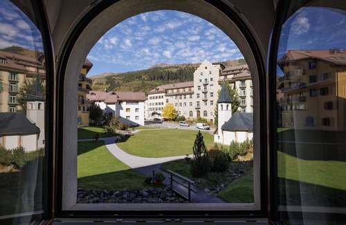 Vulpera Apartment | Chasa Valbernard 4105: Spacious 3.5-room apartment with comfort and mountain views