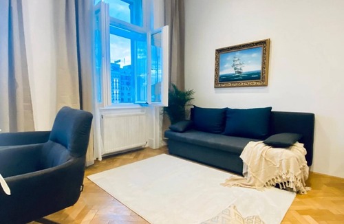 Rudolfsheim-Funfhaus Apartment | Chic 1BR Apt 4 Min to Stadthalle, Near Westbahnhof