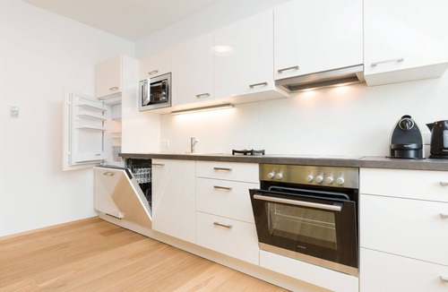 Innere Stadt Apartment | City Center Oasis: Luxe 5BR w/AC, near River