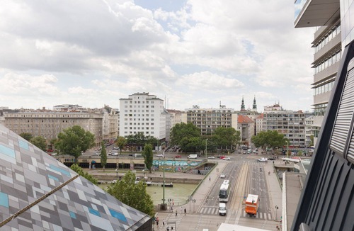 Innere Stadt Apartment | City Center Oasis: Luxe 5BR w/AC, near River