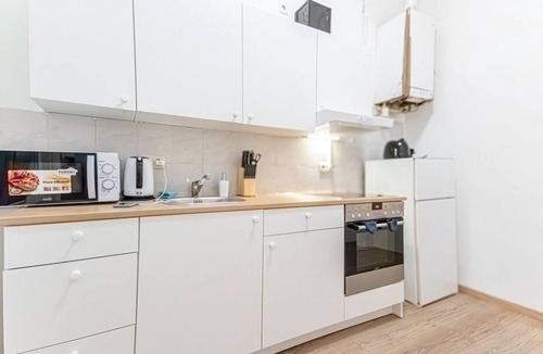 Neulerchenfeld Apartment | City Linked 2BR Apartment Near Wiener Stadthalle