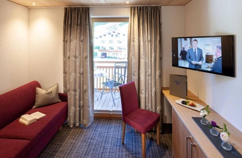 Damuels House | Comfort double room with separate living room/balcony - Hotel Restaurant Alpenblume