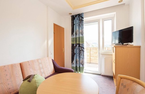 Poellau Bed & Breakfast | Comfort room with garden view (shortday KG4) - Pension Cäcilia