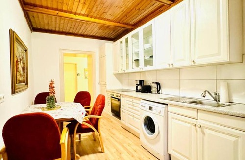 Grinzing Apartment | Comfortable 4BR Apt for 12 Close to FAC Platz