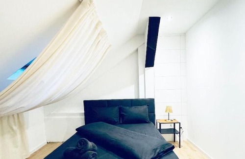 Liesing Apartment | Comfortable 5BR Apt for 13 Near Liesing Station