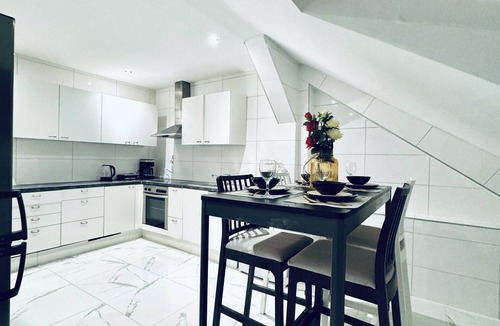 Liesing Apartment | Comfortable Budget Room near Liesing