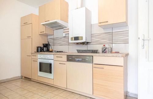 Favoriten Apartment | Comfortable Private Room | Central Location