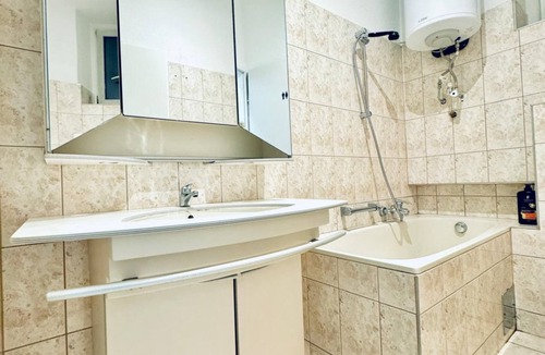 Liesing Apartment | Comfortable Room for 2, Close to Atzgersdorf