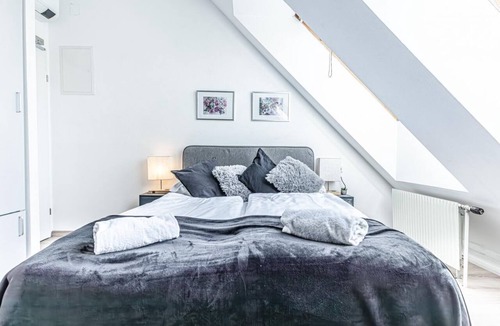 Favoriten Hotel | Comfortable Room Hauptbahnhof - Air conditioned